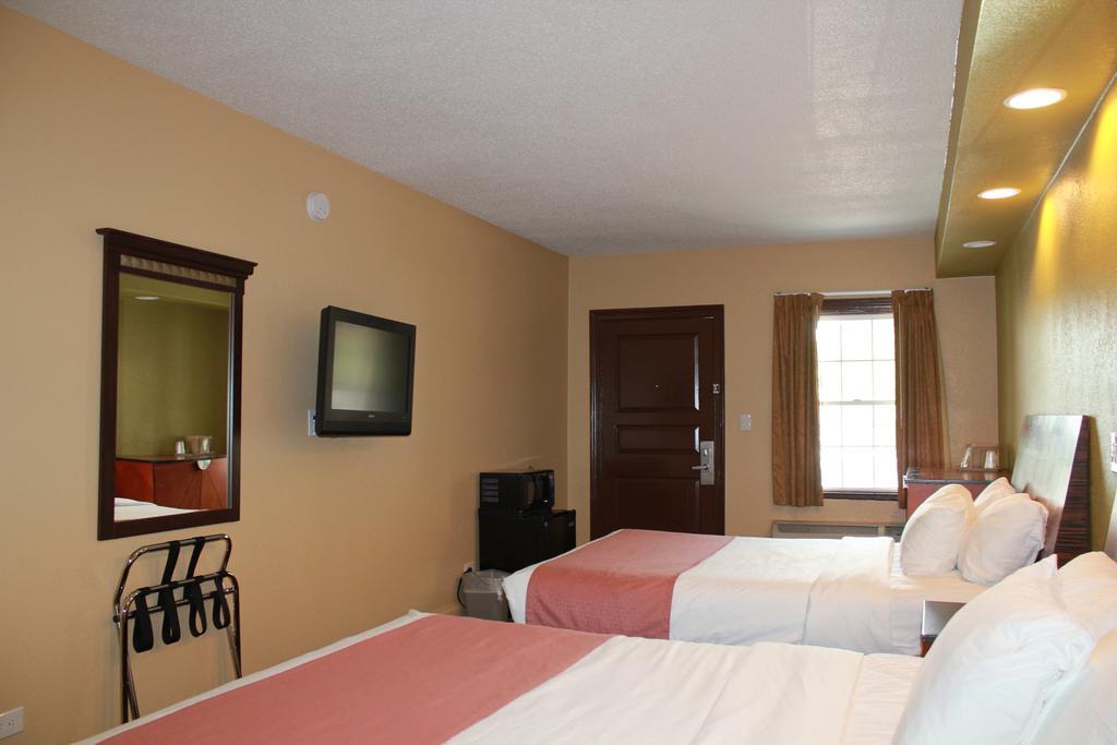 Excel Inn & Suites Charlottesville Room photo