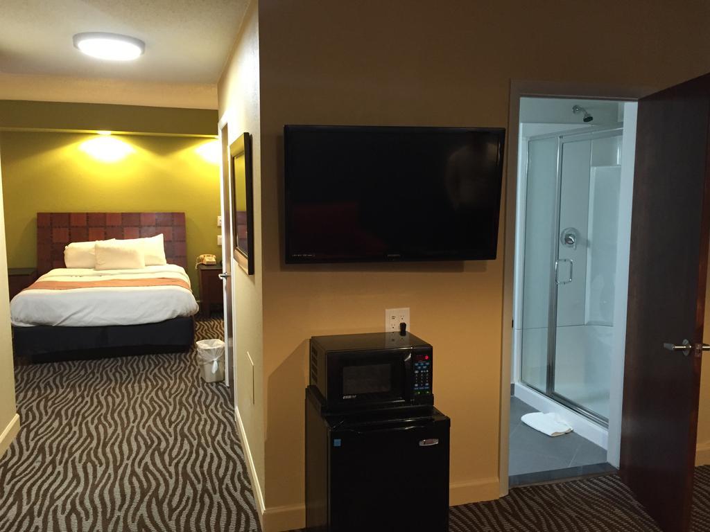 Excel Inn & Suites Charlottesville Room photo