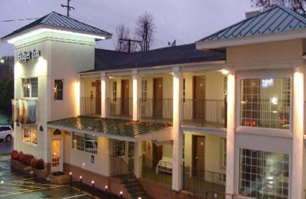 Excel Inn & Suites Charlottesville Exterior photo